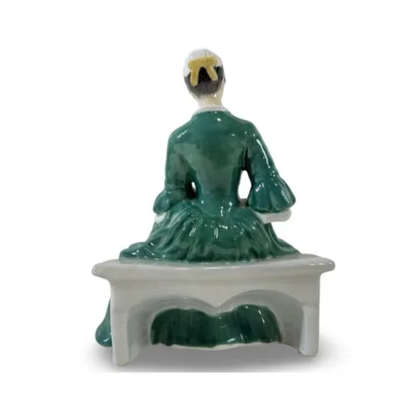 Royal Doulton "A Lady from Williamsburg" | HN 2228 | No box | Vintage - Picture 3 of 5